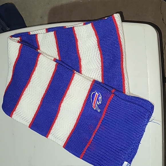 NFL Team Apparel Buffalo Bill's Beanie and Scarf - Picture 3 of 4
